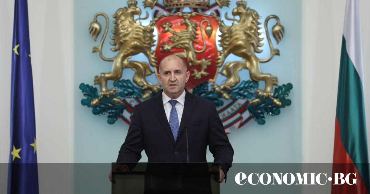 Въпреки призивите да не го прави и напомнянията от експерти