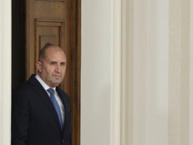 Вечерни новини: Президентът внесе референдума за еврото; Две жалби срещу спрения търг за „Чирен“