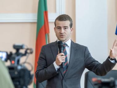 Декарбонизацията не е просто екологична, а икономическа тема