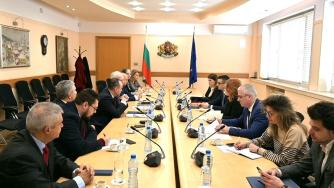 Бизнесът и синдикатите с остри позиции срещу референдума за еврото