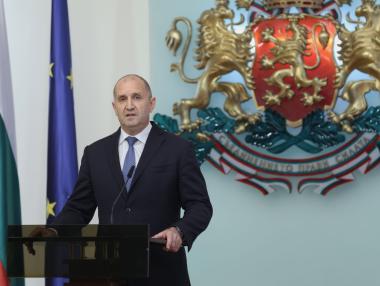 „Погазване на Конституцията“: Радев реагира остро на отхвърления референдум за еврото