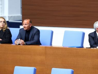 От изпуснат самолет до „най-голямата корупционна сделка“: Какво се обърква в договора с „Боташ“?