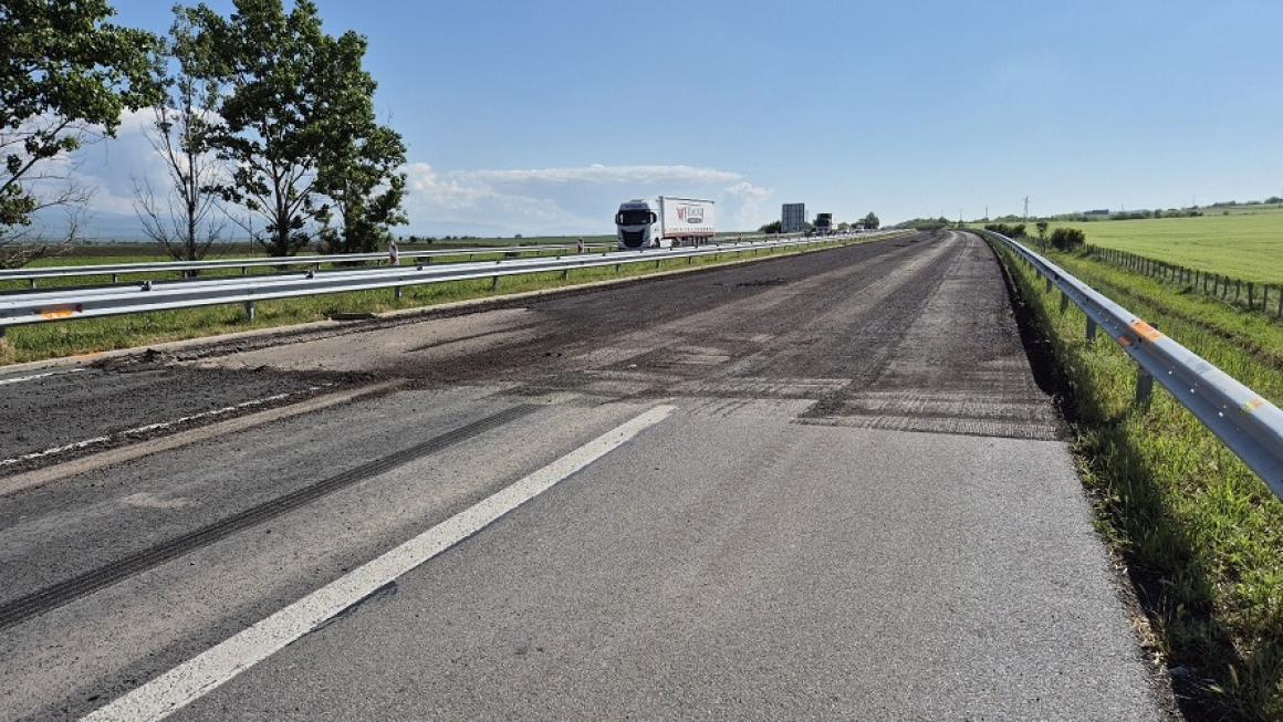 Галерия :: Снимка 0 :: Как вървят ремонтите по „Тракия“ (галерия)}