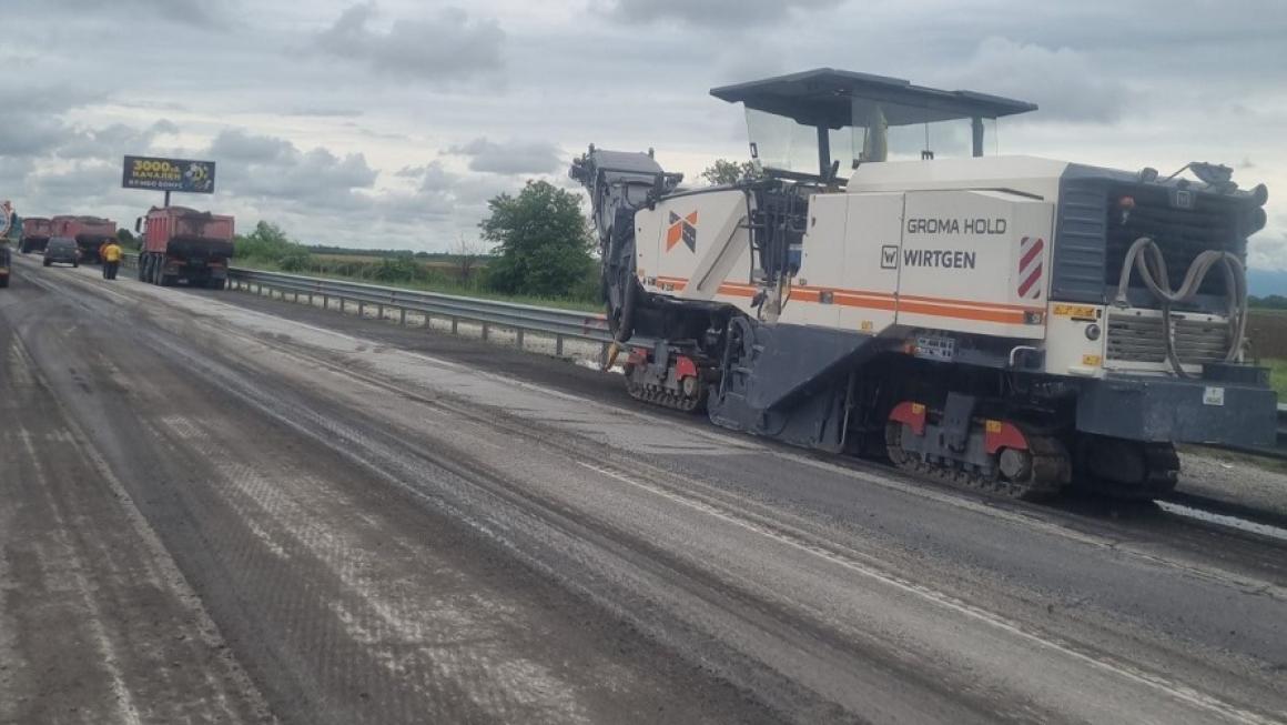 Галерия :: Снимка 4 :: Как вървят ремонтите по „Тракия“ (галерия)}