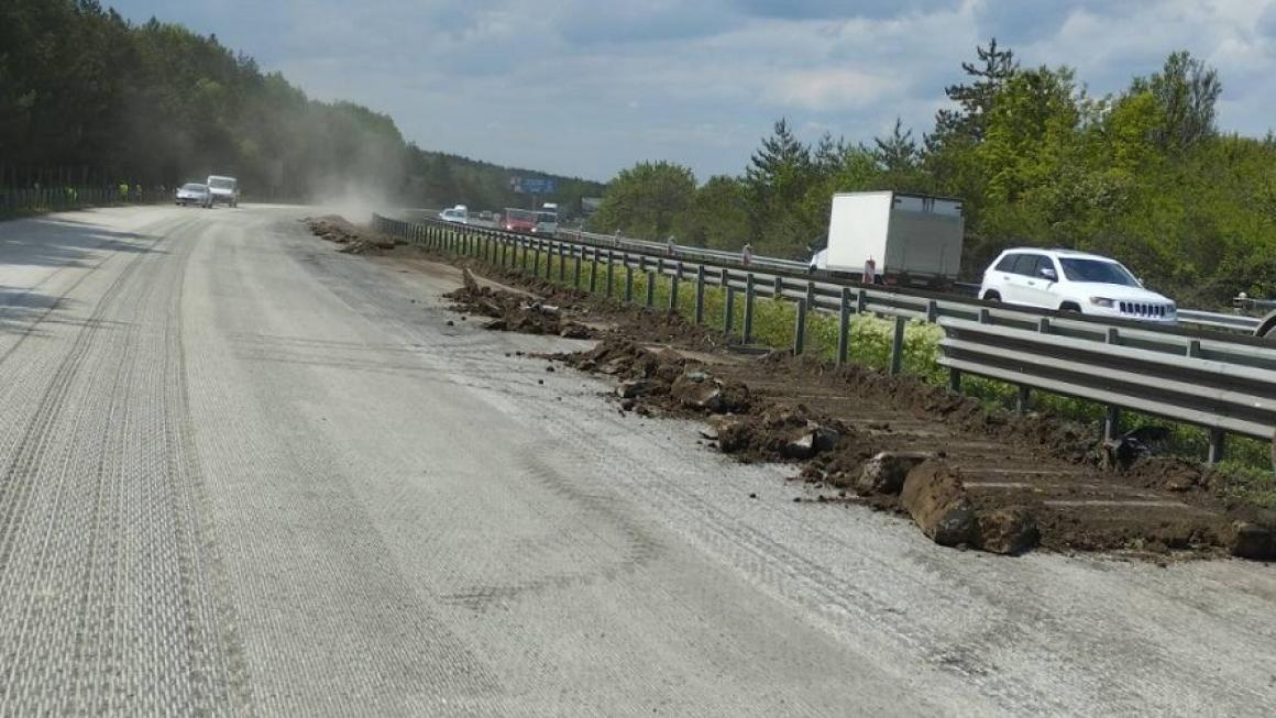 Галерия :: Снимка 5 :: Как вървят ремонтите по „Тракия“ (галерия)}