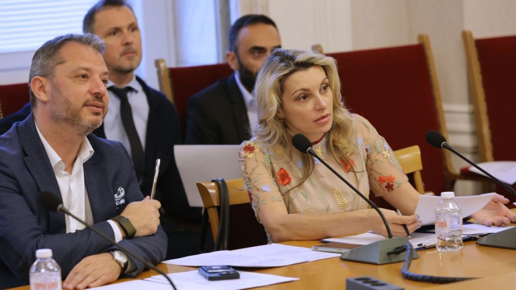 Енергийна комисия отложи безсрочно либерализацията на тока за бита