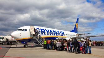 Ryanair вдига цените на билетите