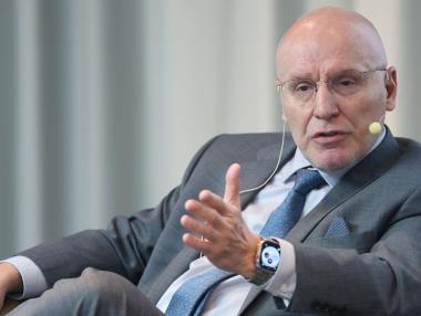 Управителят на БНБ отрече да знае предварително резултата от докладите за еврото