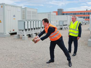 Седмични новини за енергетика: Ловеч има най-голямата батерия в ЕС; Без газ от Александруполис