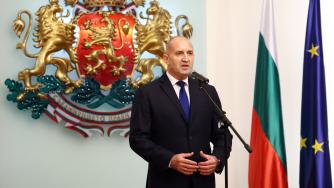 Радев сезира Конституционния съд за отказа от референдум за еврото