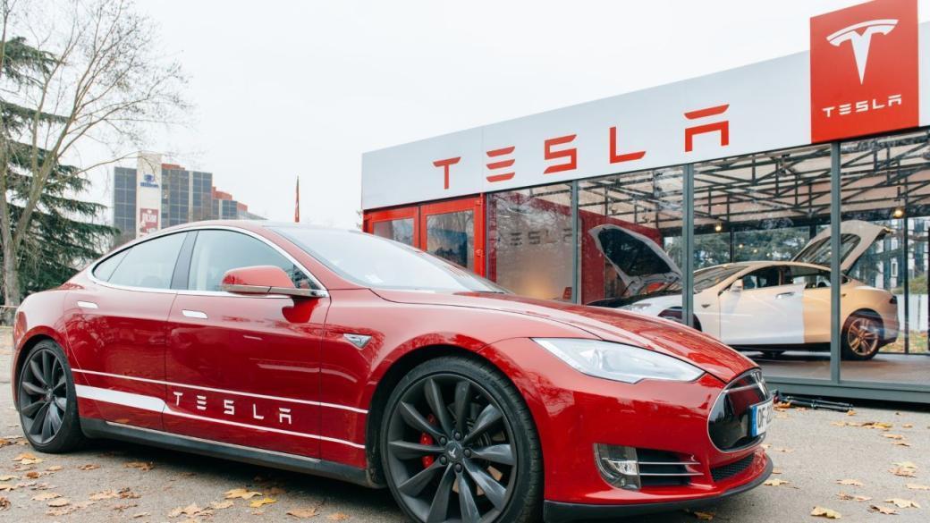 Ефектът Тръмп и китайските марки сринаха продажбите на Tesla в Европа
