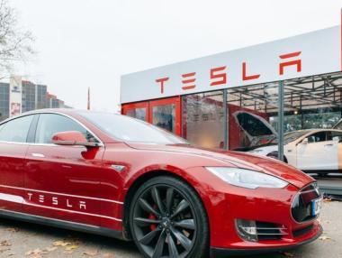 Ефектът Тръмп и китайските марки сринаха продажбите на Tesla в Европа