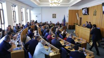 След целодневно заседание: Общинският съвет прие прекроения бюджет на София