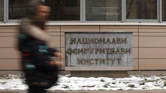 Трудовите книжки стават електронни: Какво да правим с хартиените документи?