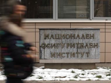 Трудовите книжки стават електронни: Какво да правим с хартиените документи?