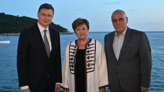 Управителят на БНБ обсъди с Георгиева и Домбровскис напредъка към еврозоната