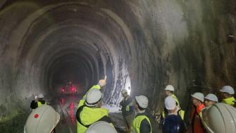 Експерти търсят решение за проблемния жп тунел край Вакарел