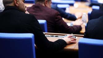 Пътят към ускорено развитие на ВЕИ се отваря: НС отхвърли ветото на Радев