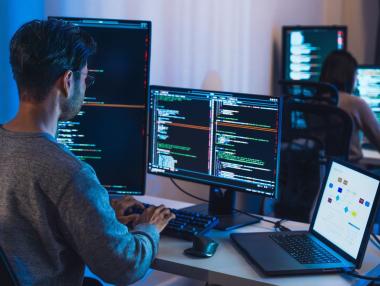 AI блъф за $1.5 млрд.: Изкуственият интелект на Builder.ai се оказа... група индийци