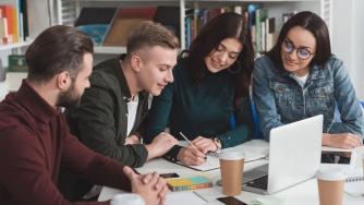 Агенцията по заетостта ще финансира работата на 10 000 ученици