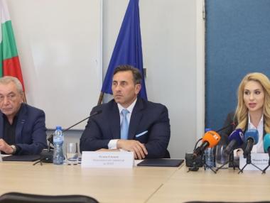 “Like hedgehogs making love”: Regulators promise to be ruthless towards euro speculation