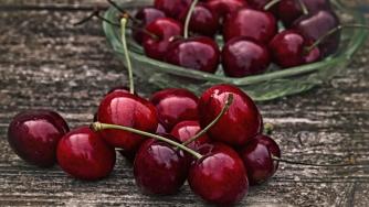 „Стихийно бедствие“: Първи глоби за спекула покрай Черешова задушница