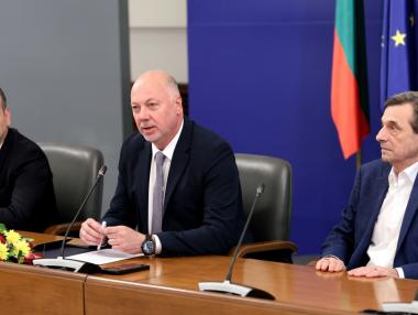 Вечерни новини: Премиерът каза кога може да растат цените след еврото; Визите за САЩ падат?