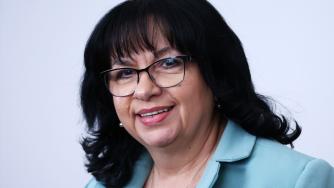 Петкова иска от банките авансов данък за още една година напред