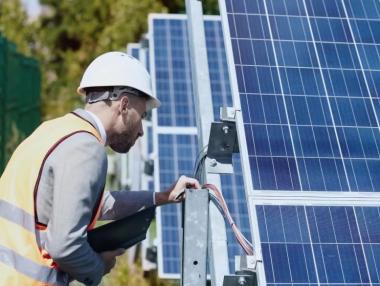 Вечерни новини: Банките ще „спасяват“ бюджета; Кой ще изгражда солари в „Мини Марица-изток“