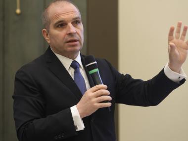 Караджов: Разделянето на жп мрежата изглежда като монопол, но не е