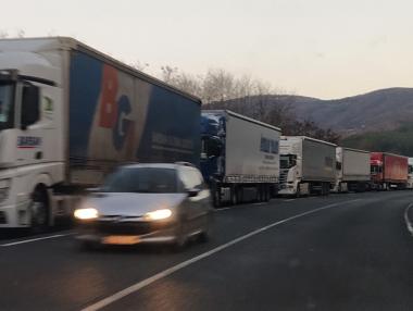 Онлайн система и нови санкции ще контролират претоварените камиони