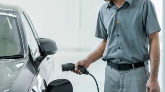 Вечерни новини: Държавни станции за е-коли; Американски солари в Благоевград?