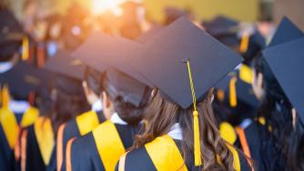 САЩ възобновяват студентските визи, но с изисквания за социалните мрежи