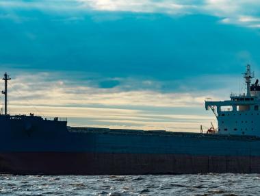 Танкери с петрол вече отказват да минат през Ормузкия проток