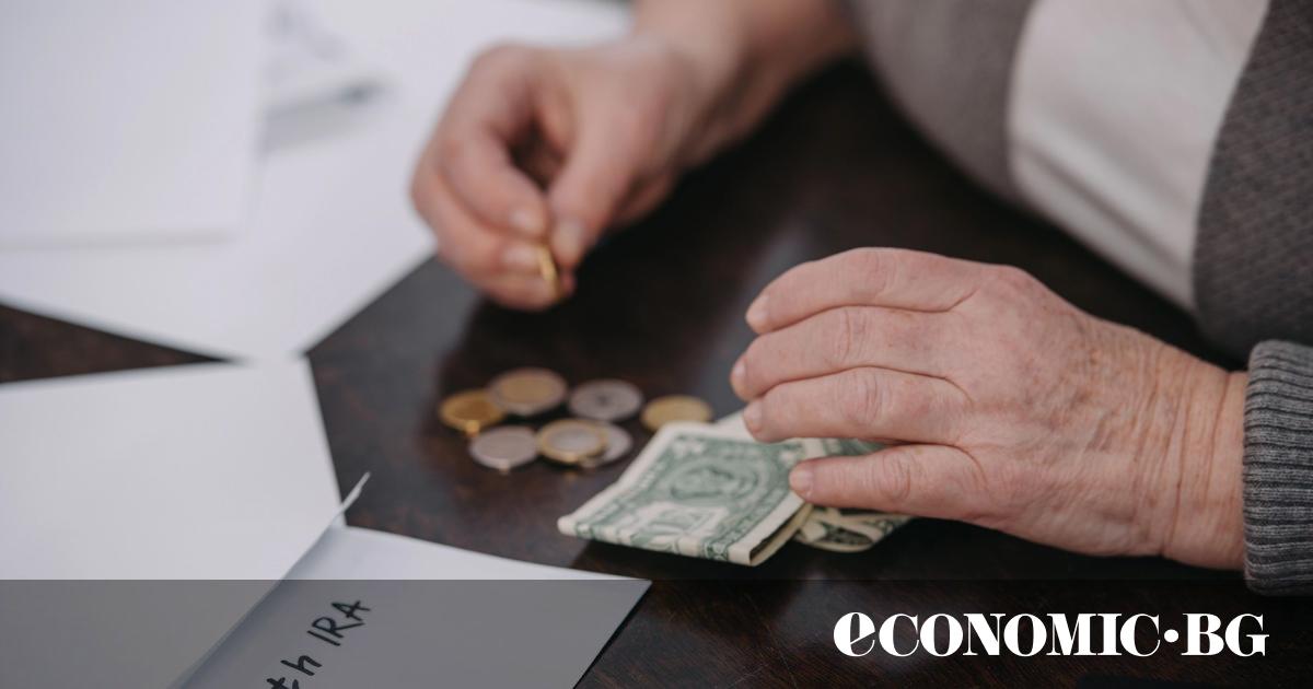 Над 151 000 души в България взимат социална пенсия за