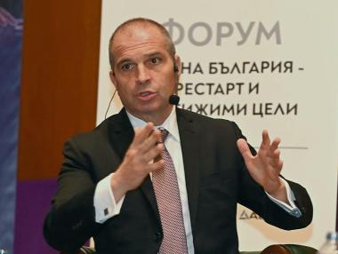 Министър Караджов: Три нови жп тунела ще свържат Северна и Южна България