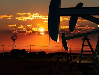 Петролът върви към най-големия седмичен спад от 2023 г.