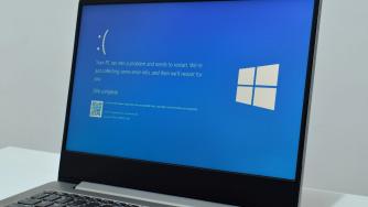 Microsoft премахва емблематичния „син екран на смъртта“