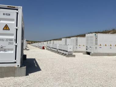 „Соларис“ откри голям хибриден ВЕИ парк край Селановци