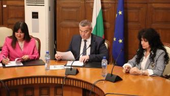 Седмични новини: Задава се държавният магазин за хората; Трима в борба за ПАВЕЦ „Чаира“