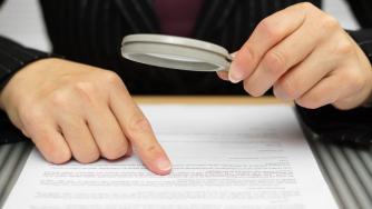 След еврото: Ще бъдат ли валидни вече сключените трудови договори?