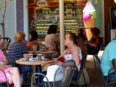 Бизнес климатът в България леко се подобрява през юни