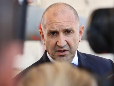 „Да си внесем и депутати за 500 лв.“