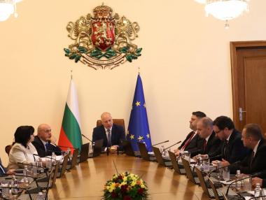 Правителството официално записа 1 януари 2026 г. като дата за влизане в еврозоната