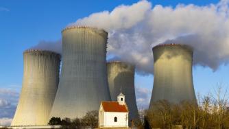 Жегите в Европа затварят атомни електроцентрали