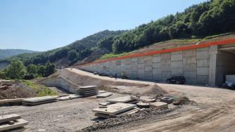 Седмични новини за транспорт: Мездра – Ботевград е частично отворен; Караджов пусна търг за 10 влака на биодизел