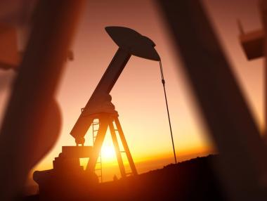 Петролът поевтинява след решението на ОПЕК+ за увеличаване на добива