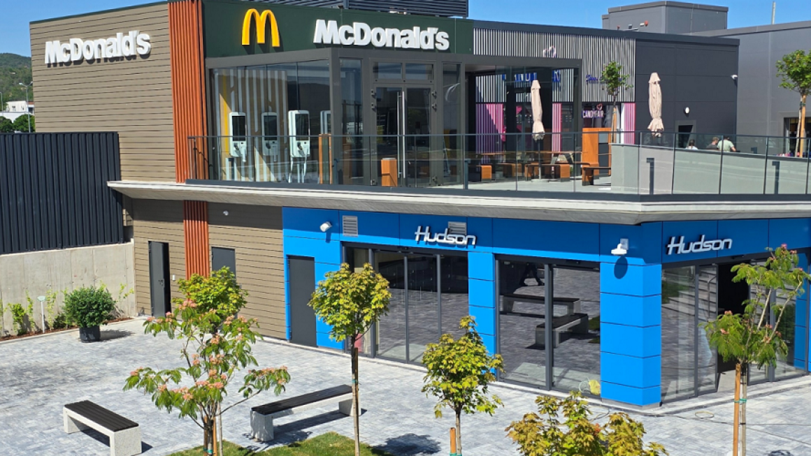 Галерия :: Снимка 4 :: Летище Варна разшири Терминал 2 с нова открита гейт зона (галерия)}