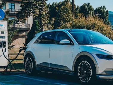 Зарядните станции Eldrive напускат бензиностанциите на OMV