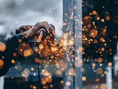 Българската промишленост потъва „само“ с 6.6% през май